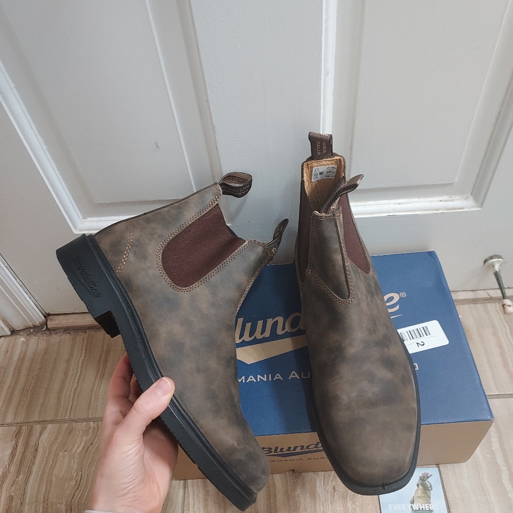Blundstone Chelsea Rustic Brown Boot new with box